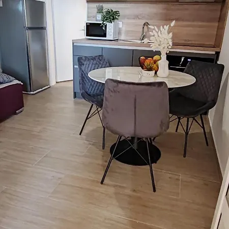 Lili Апартаменти